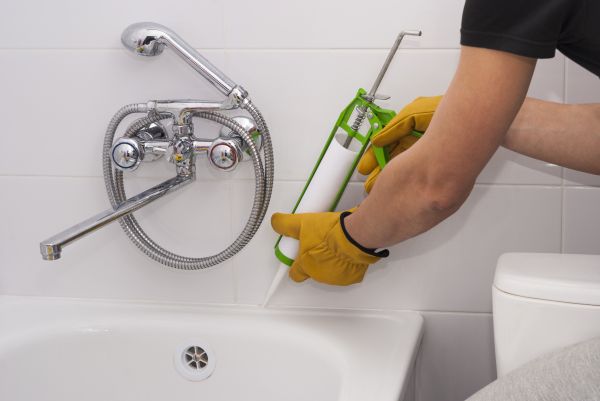 Bathtub Caulking in San Rafael